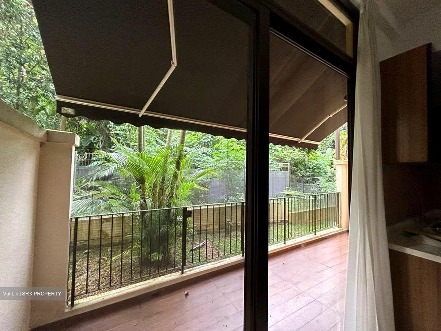 Holland Link (D10), Terrace #499208981